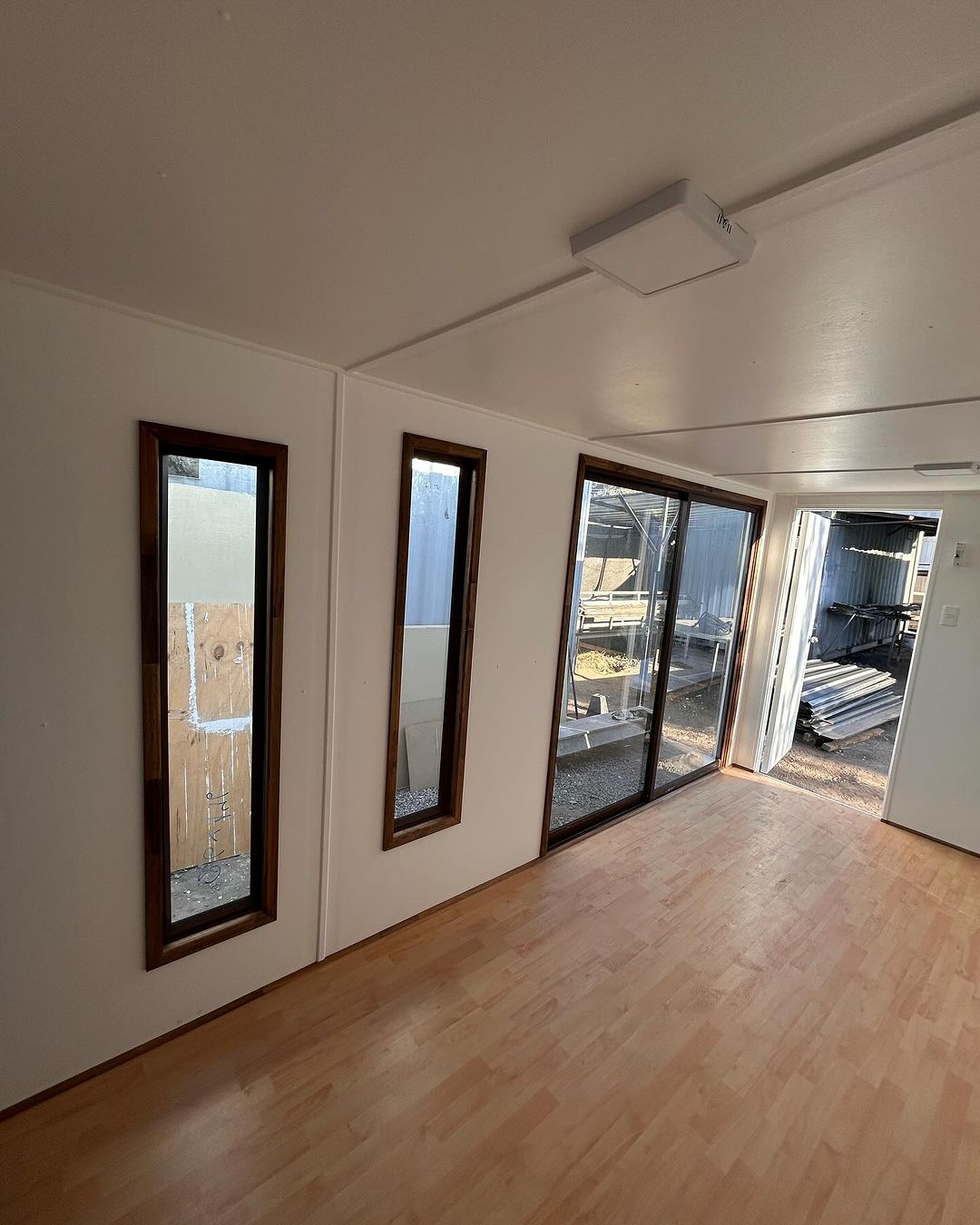Contentor Escritório Marítimo 6×3 m – 18 m² (Ref: 13001)